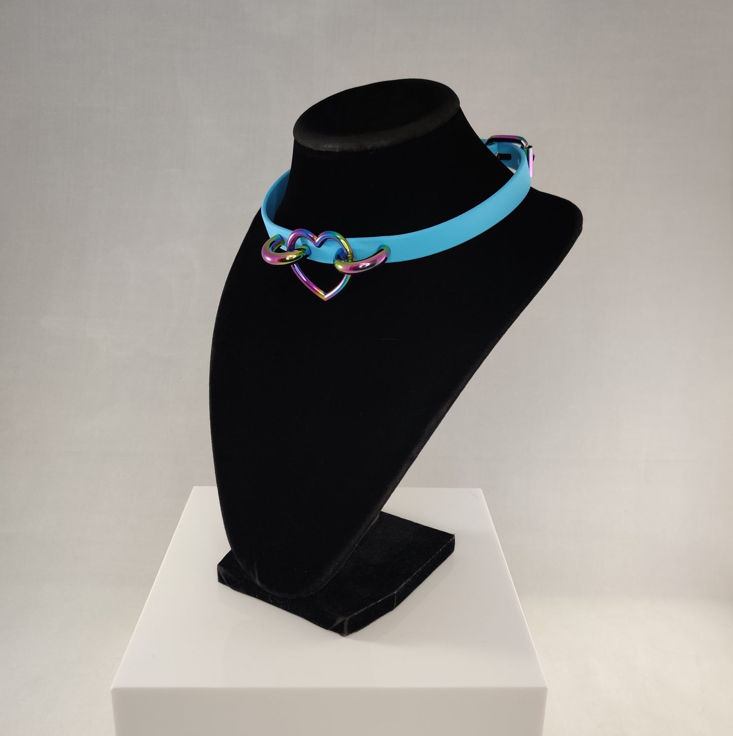 Rainbow Heart choker in blue