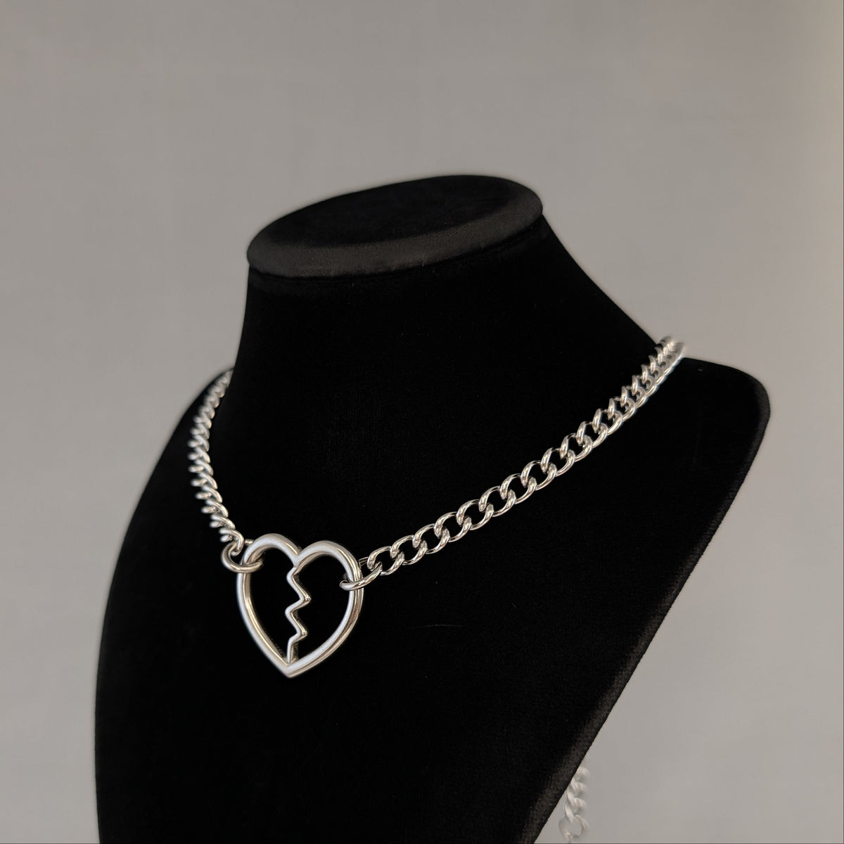 Heart Breaker chain choker