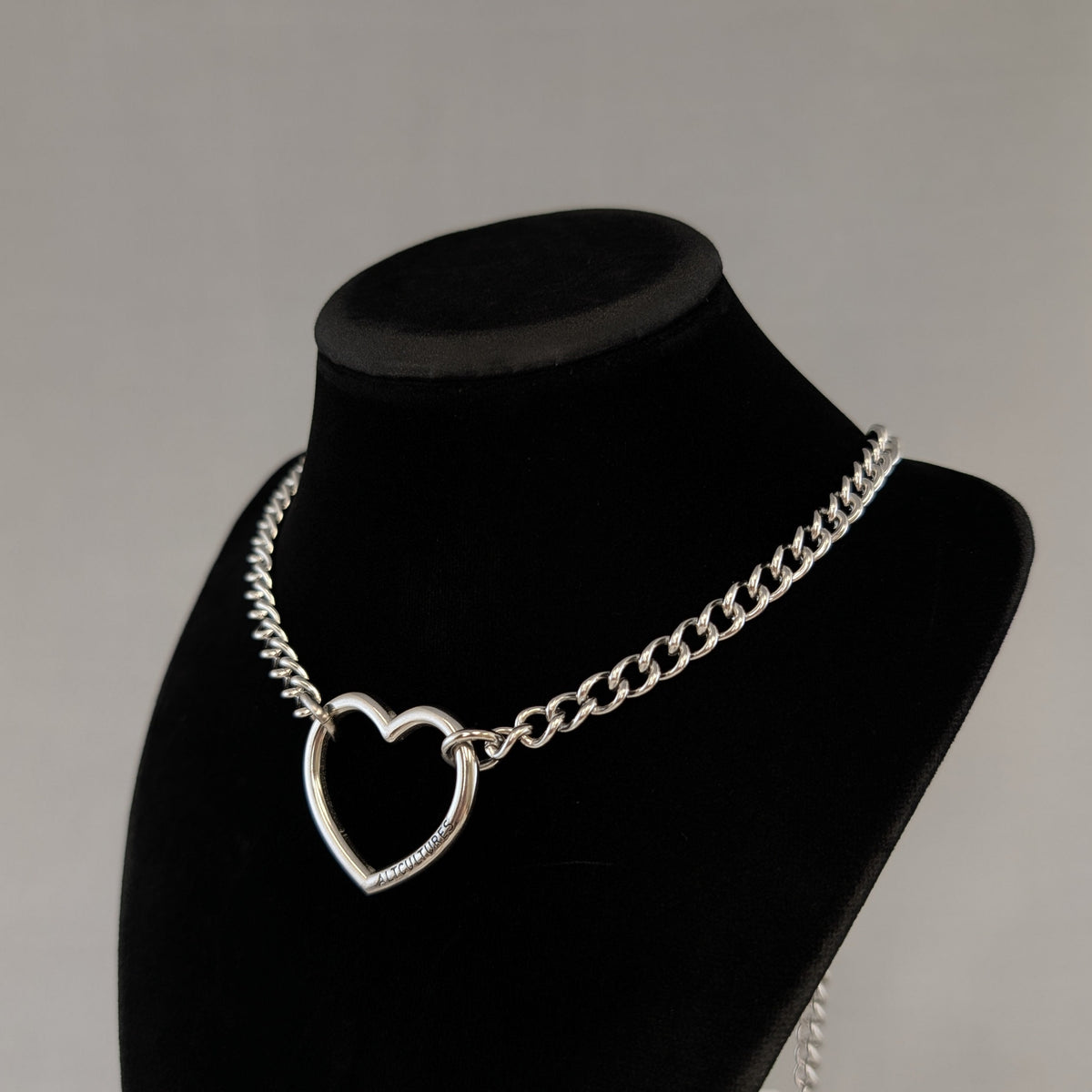 Heart chain choker