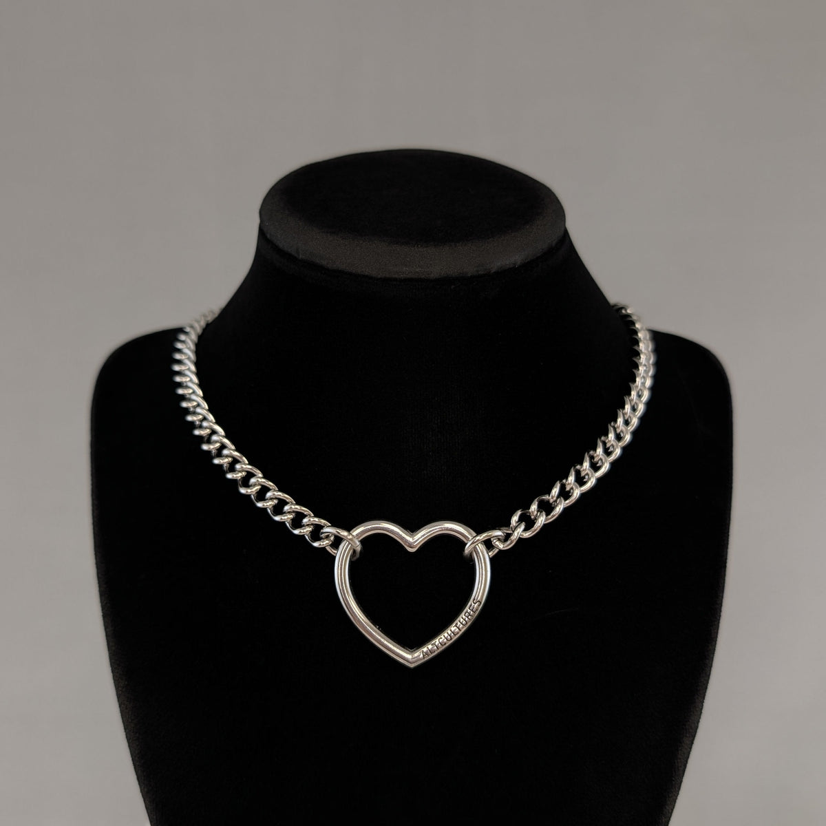 Heart chain choker